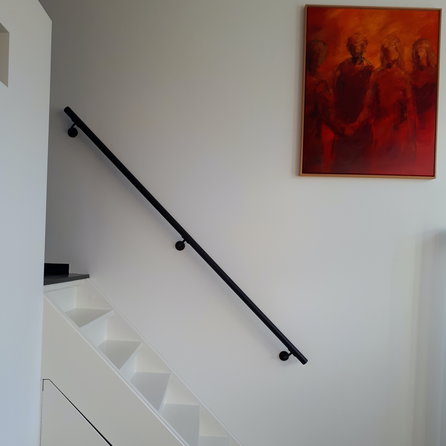 Zwarte trapleuning (gecoat) op maat - rond - incl. leuninghouders TYPE 2 - coating zwart RAL 9005