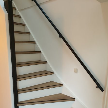 Zwarte trapleuning (gecoat) op maat - rond - incl. leuninghouders TYPE 7 - coating zwart RAL 9005