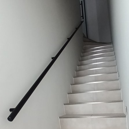 Zwarte trapleuning (gecoat) op maat - rond - incl. leuninghouders TYPE 14 - coating zwart RAL 9005