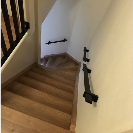 Zwarte trapleuning (gecoat) op maat - rechthoekig (40x10 mm) - incl. leuninghouders TYPE 13 - coating zwart RAL 9005