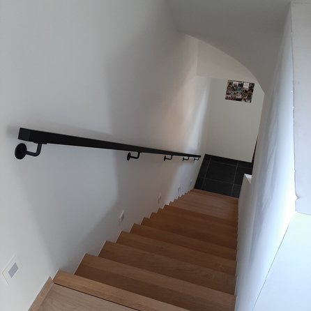 Zwarte trapleuning (gecoat) op maat - vierkant (40x40 mm) - incl. leuninghouders TYPE 3 - coating zwart RAL 9005
