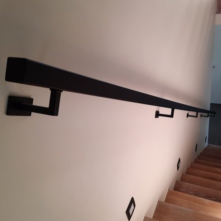 Zwarte trapleuning (gecoat) op maat - vierkant (40x40 mm) - incl. leuninghouders TYPE 3 - coating zwart RAL 9005