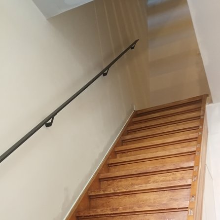 Antraciet trapleuning (gecoat) op maat - rechthoekig (40x10 mm) - incl. leuninghouders TYPE 7 - coating donkergrijs RAL 7016 of 7021