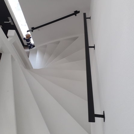 Antraciet trapleuning (gecoat) op maat - rechthoekig (40x10 mm) - coating donkergrijs RAL 7016 of 7021