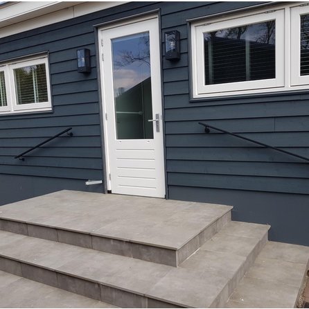 Zwarte trapleuning (gecoat) op maat - voor buiten - rechthoekig (40x20 mm) - incl. leuninghouders TYPE 3 - coating zwart RAL 9005