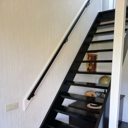 Zwarte trapleuning (gecoat) op maat - rond smal - coating zwart RAL 9005