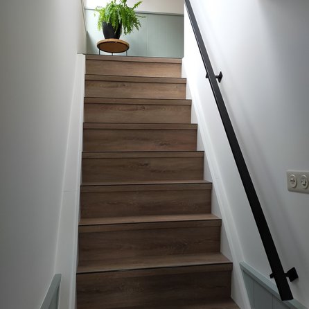 Zwarte trapleuning (gecoat) op maat - rechthoekig (40x20 mm) - coating zwart RAL 9005