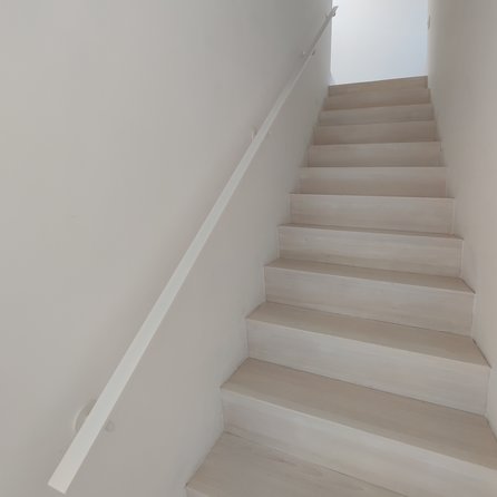 Witte trapleuning (gecoat) op maat - rechthoekig (40x10 mm) - coating wit RAL 9016, 9010 of 9001
