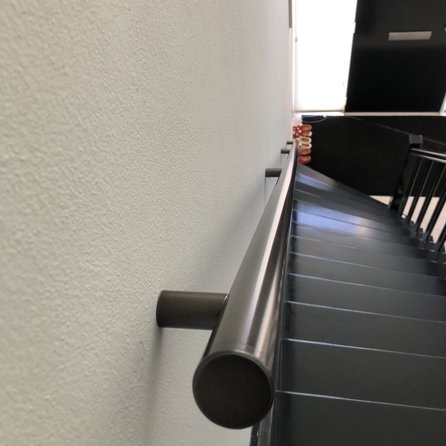Gunmetal trapleuning (gecoat) op maat - rond - incl. leuninghouders TYPE 14 - coating zwarte staal look