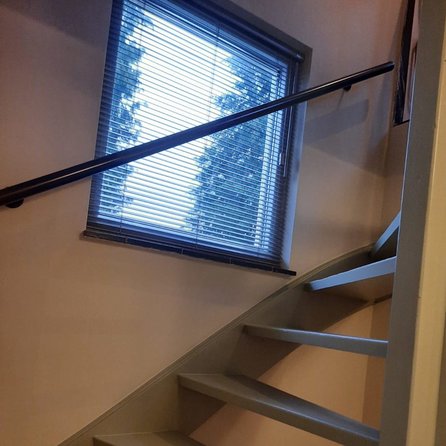 Gunmetal trapleuning (gecoat) op maat - rond - incl. leuninghouders TYPE 4 - coating zwarte staal look