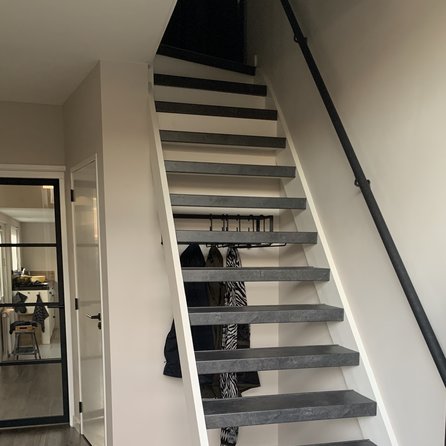 Stalen trapleuning (gecoat) op maat - rond - WGW (ruw) staal incl. transparante coating