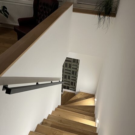 Zwarte trapleuning (gecoat) op maat - vierkant (40x40 mm) - incl. leuninghouders TYPE 16 - coating zwart RAL 9005