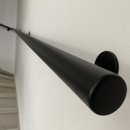 Zwarte trapleuning (gecoat) op maat - rond - incl. leuninghouders TYPE 5 - coating zwart RAL 9005