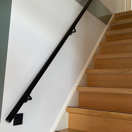 Zwarte trapleuning (gecoat) op maat - rond - incl. leuninghouders TYPE 3 - coating zwart RAL 9005