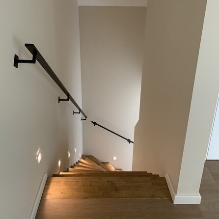 Trapleuning in RAL kleur naar wens (gecoat) op maat - rechthoekig (40x10 mm) - incl. leuninghouders TYPE 11 - coating in iedere RAL kleur