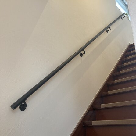Antraciet trapleuning (gecoat) op maat - rond - incl. leuninghouders TYPE 1 - coating donkergrijs RAL 7016 of 7021