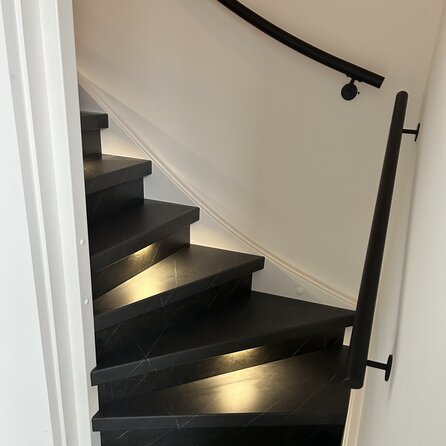 Zwarte trapleuning (gecoat) op maat - rond - incl. leuninghouders TYPE 3 - coating zwart RAL 9005