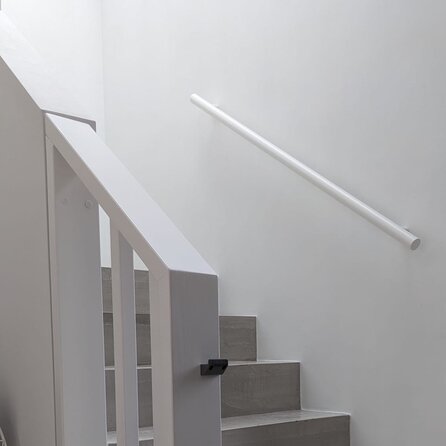Witte trapleuning (gecoat) op maat - rond - incl. leuninghouders TYPE 14 - coating wit RAL 9016, 9010 of 9001