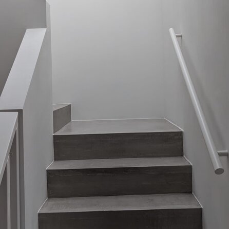 Witte trapleuning (gecoat) op maat - rond - incl. leuninghouders TYPE 14 - coating wit RAL 9016, 9010 of 9001