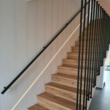 Zwarte trapleuning (gecoat) op maat - rond - incl. leuninghouders TYPE 14 - coating zwart RAL 9005
