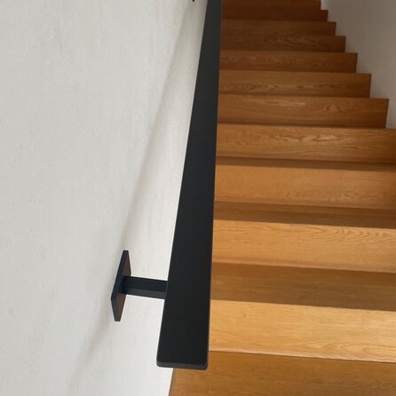 Antraciet trapleuning (gecoat) op maat - rechthoekig (40x10 mm) - incl. leuninghouders TYPE 11 - coating donkergrijs RAL 7016 of 7021