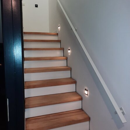 Trapleuning in RAL kleur naar wens (gecoat) op maat - rechthoekig (40x10 mm) - incl. leuninghouders TYPE 11 - coating in iedere RAL kleur