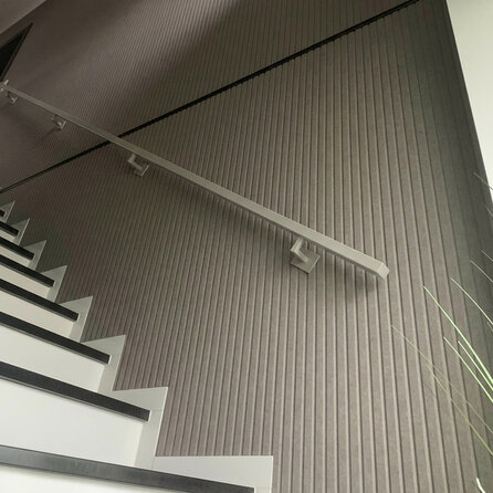 Grijze trapleuning (gecoat) op maat - rechthoekig (40x20 mm) - incl. leuninghouders TYPE 11 - coating grijs RAL 7030, 7044, 1019 of 9002