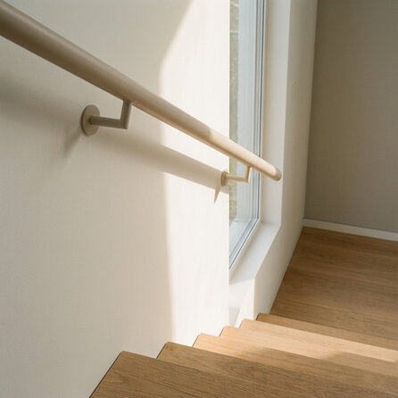 Grijze trapleuning (gecoat) op maat - rond - incl. leuninghouders TYPE 3 LUXE - coating grijs RAL 7030, 7044, 1019 of 9002