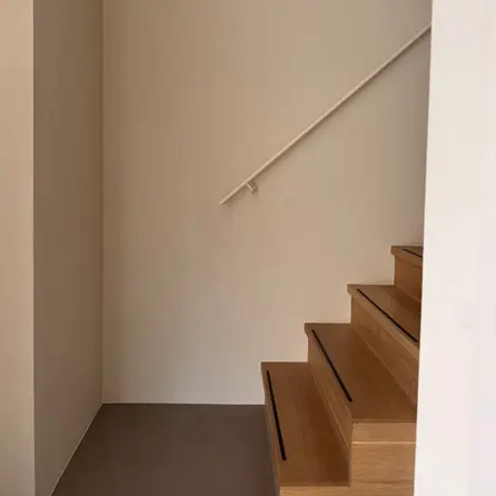 Smeedijzeren trapleuning in RAL kleur naar wens (gecoat) op maat - rond massief (20 mm) - incl. ronde leuninghouders (gelast) - coating in iedere RAL kleu