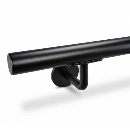 Zwarte trapleuning (gecoat) op maat - rond smal - incl. leuninghouders TYPE 3 - coating zwart RAL 9005 Zwarte trapleuning (gecoat) op maat - rond smal - incl. leuninghouders TYPE 3 - coating zwart RAL 9005