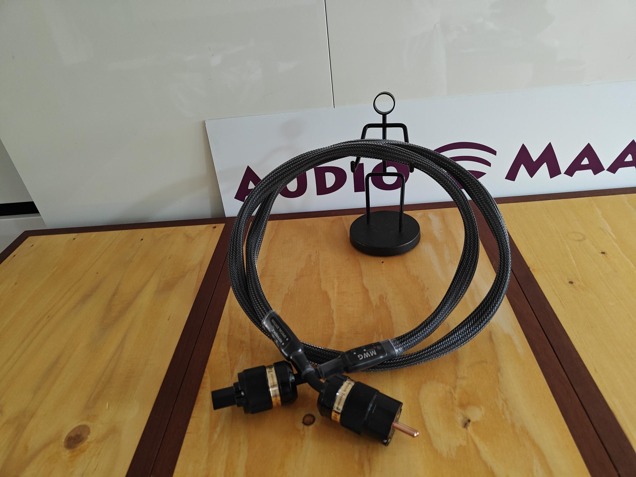 M-WAY 4DW  Gold AC stroomkabel