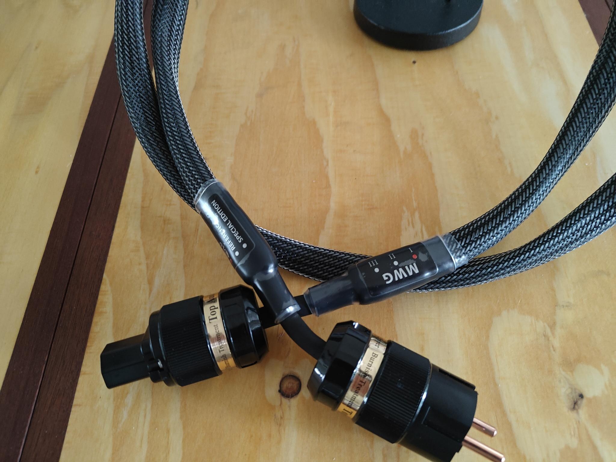 M-WAY 4DW  Gold AC stroomkabel