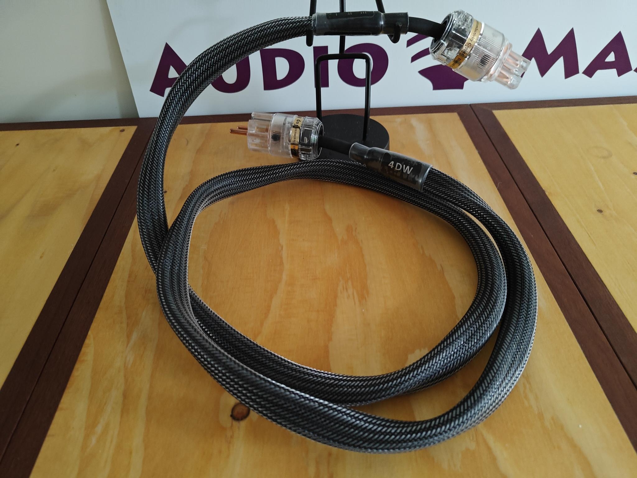 M-WAY 4DW  Gold AC stroomkabel