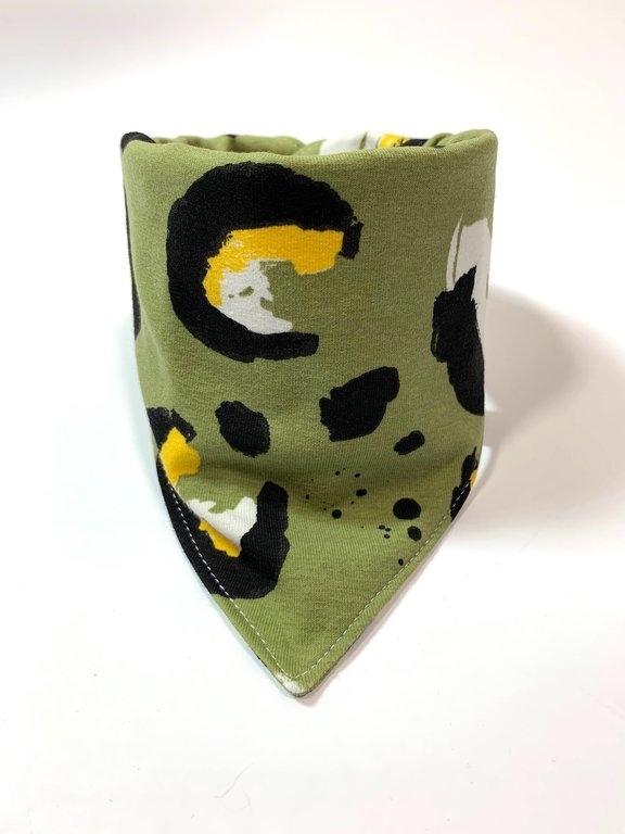 Legergroene slab bandana met luipaardprint