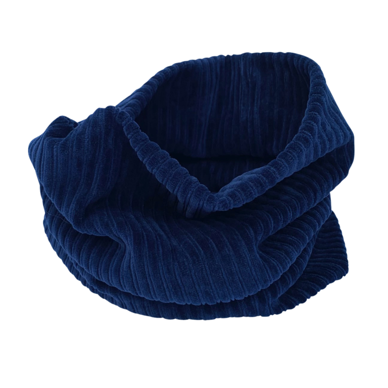 Colsjaal in brede rib in de kleur donkerblauw