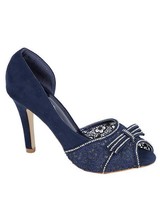 Navy pumps 2018101