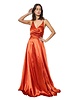 Oranje satijnen galajurk met split - Copy