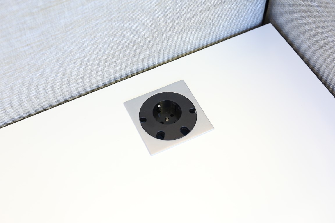 Götessons Power Grommet VIERKANT stopcontact + 1x USB Charger