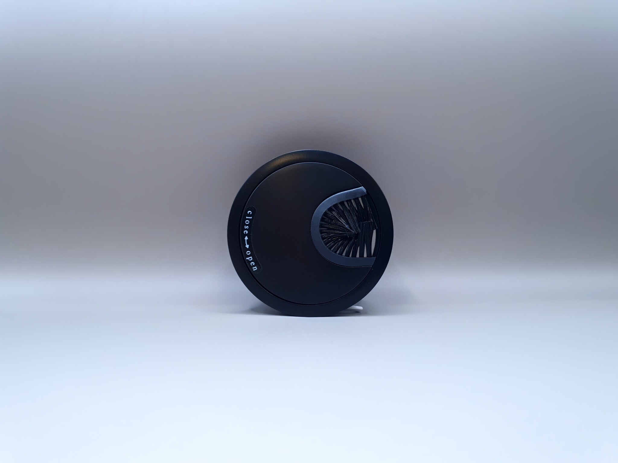 Multi Meubel Kabeldoorvoer metaal Ø 60mm Zwart. Open/Close