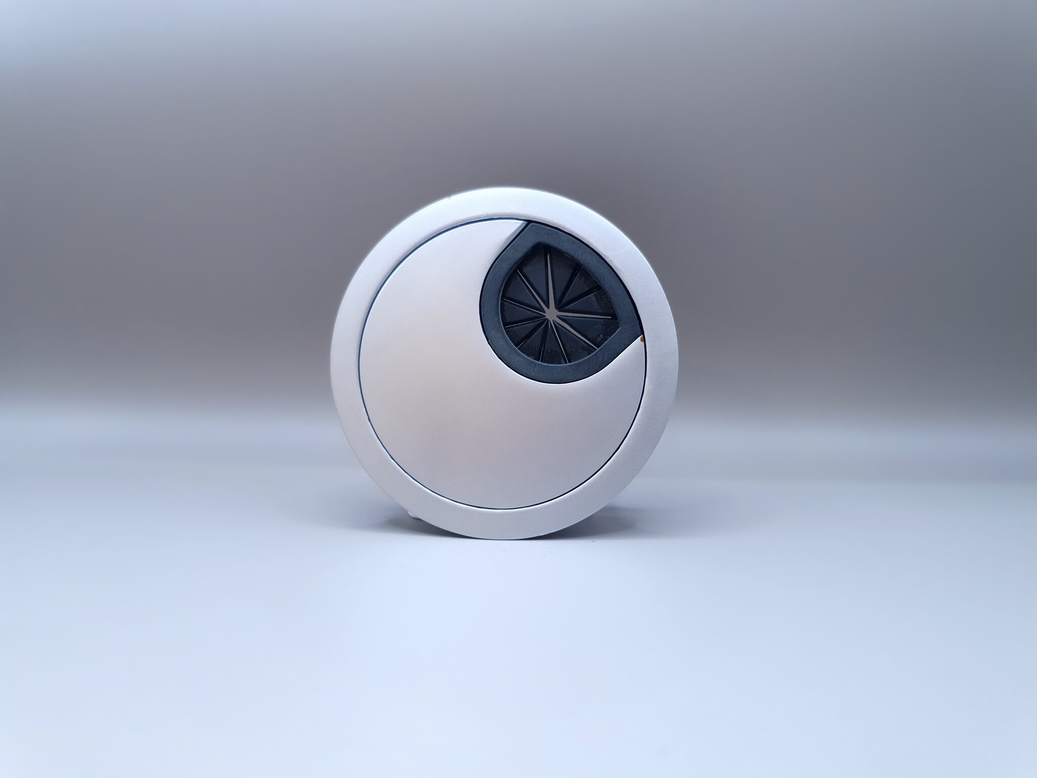 Multi Meubel Kabeldoorvoer rond 60 mm. Aluminium optisch, uitlopend model