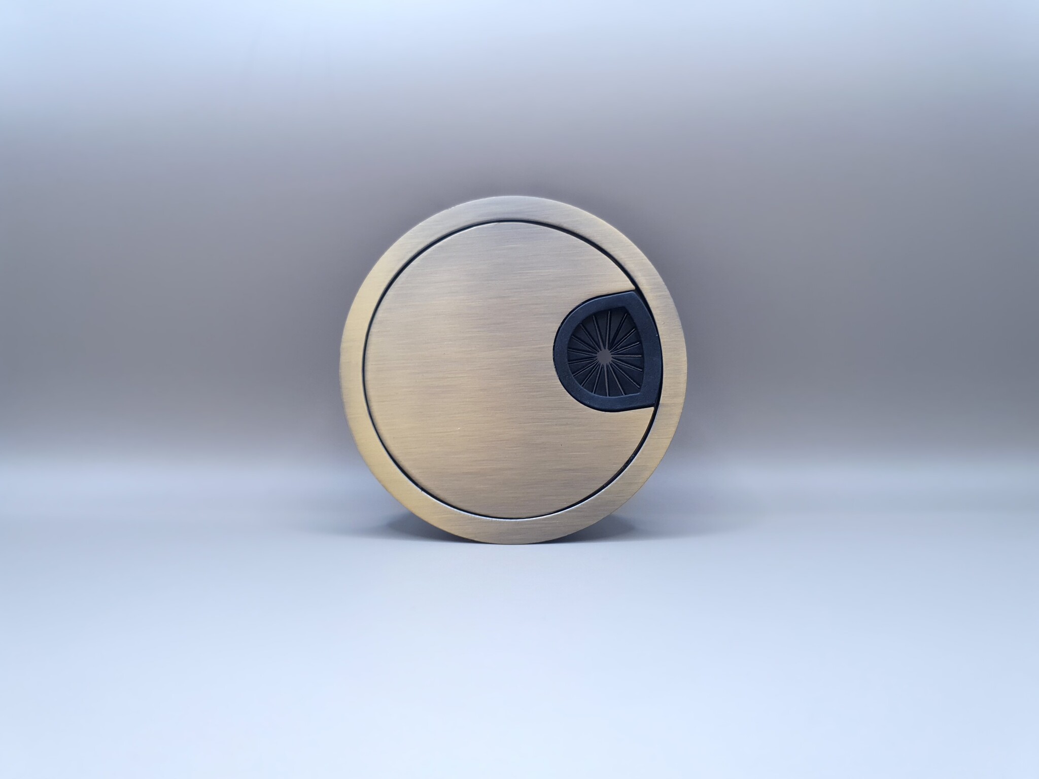 Multi Meubel Kabeldoorvoerdop Rond 80mm  METAAL Messing