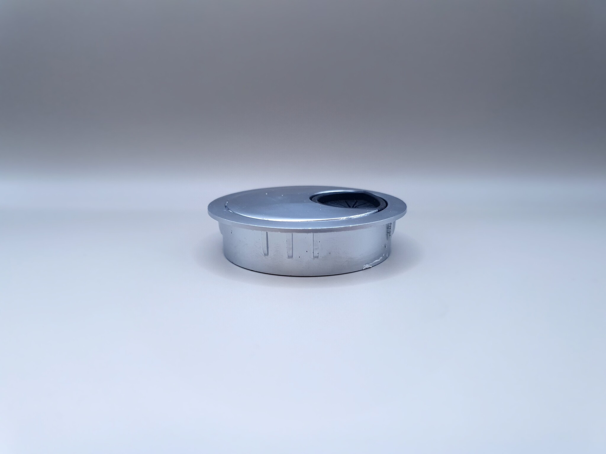 Multi Meubel Kabeldoorvoer metaal rond 50 mm MAT CHROOM.