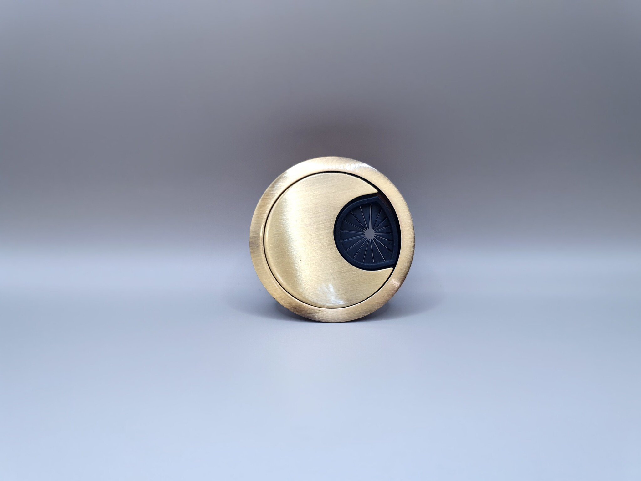 Multi Meubel Kabeldoorvoerdop Rond 50mm  METAAL Messing