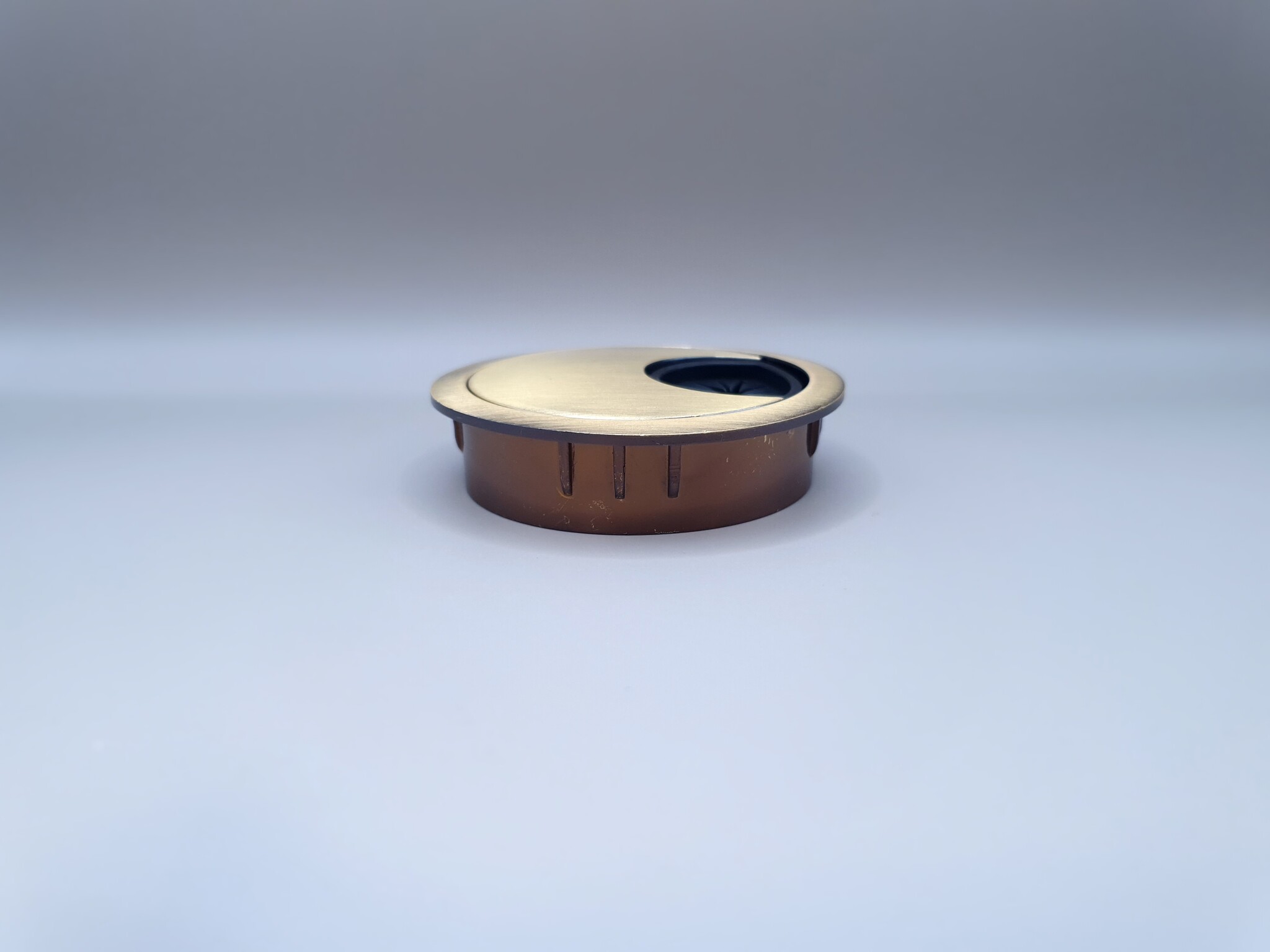 Multi Meubel Kabeldoorvoerdop Rond 50mm  METAAL Messing