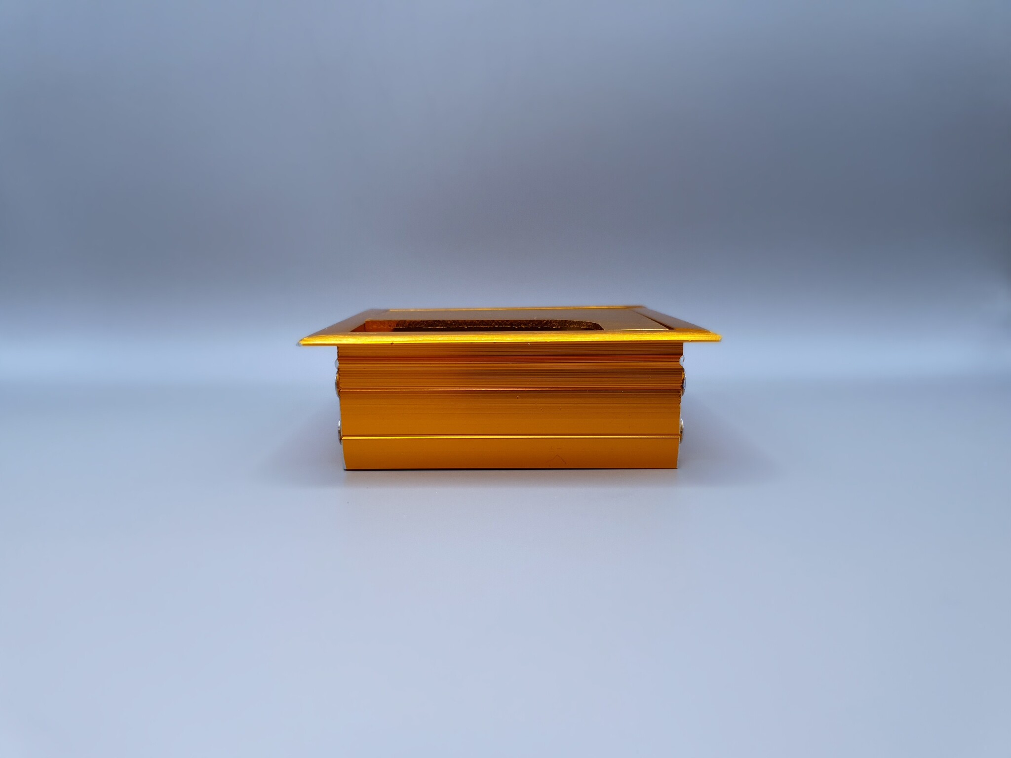 Kabeldoorvoer metaal ( aluminium) vierkant ORANJE GOUD GEBORSTELD met borstel, 70x70 mm.