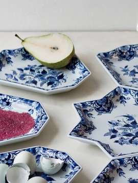 Delft blue dish