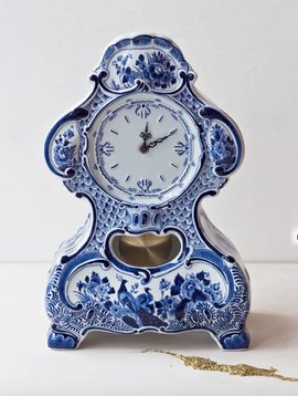 Pendulum clock delft blue