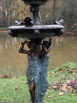 Bronze fountain with pigeons
