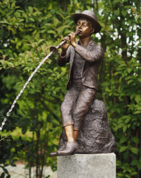 Brunnen Junge mit Pfeife - H78 cm