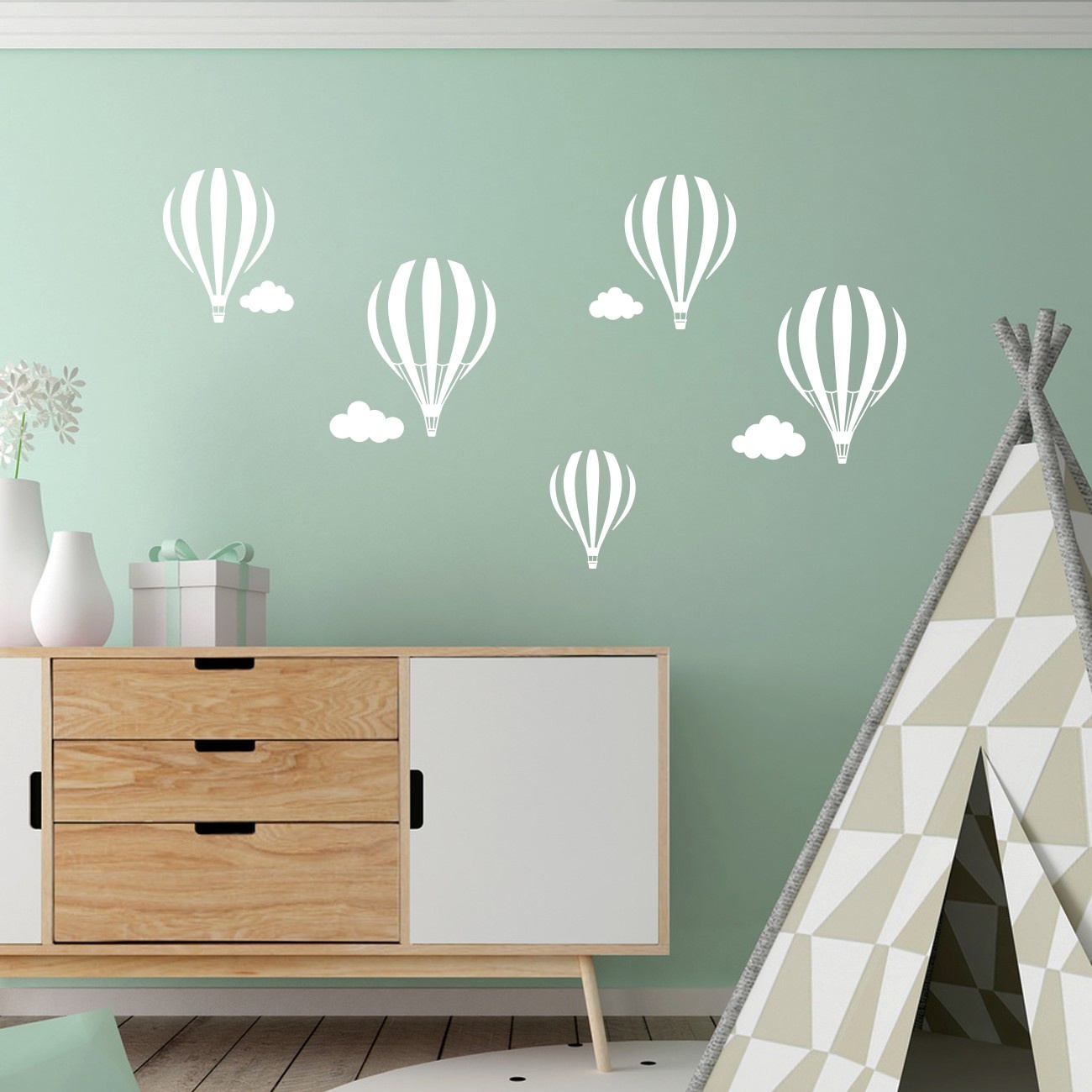 Decowall muursticker ballonnen en wolkjes wit | Kidzsupplies